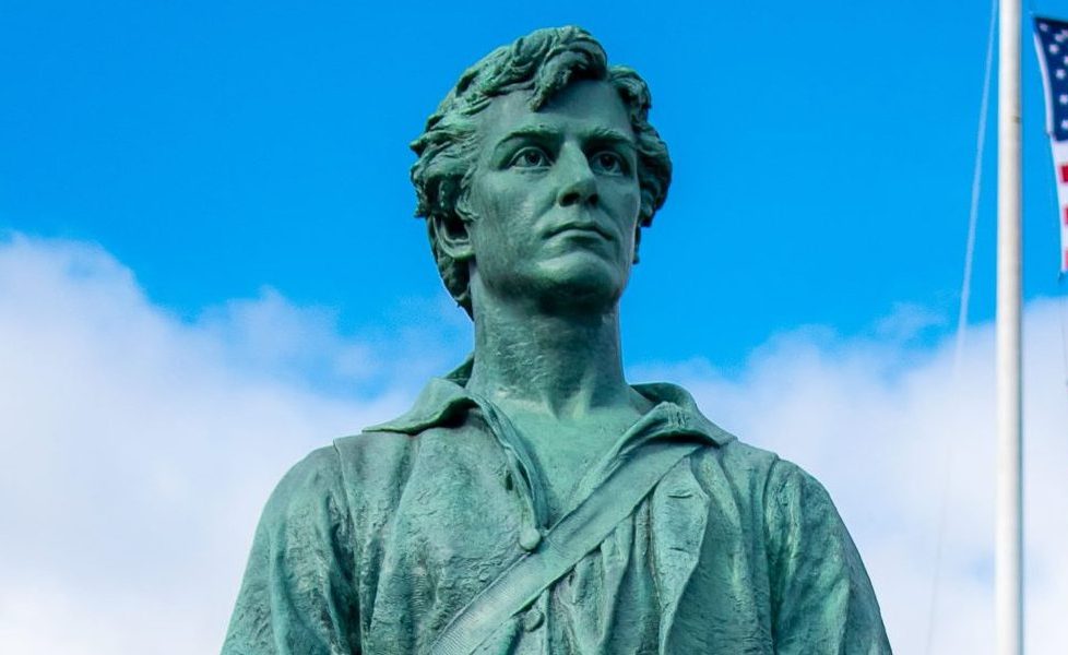 photo of the lexington minuteman statue